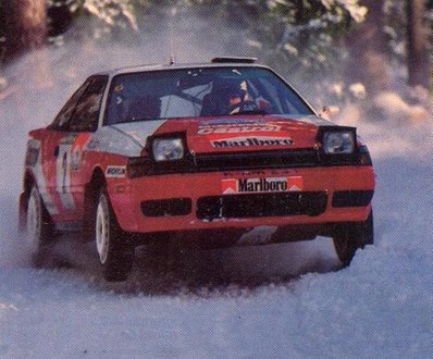 Markku Alén - Ilkka Kivimäki
41º International Suecia Rally 1992.  Toyota Celica GT-4 -ST165- (K-AM 281). Clasificado 4º.

Del 12 al 17 de Febrero, Karlstad, Suecia.
Superficie: nieve - hielo. 

El Rally tenia un total de 1673.00 Km de los que 571.19 Km divididos en 31 tramos eran especiales.

Se inscribieron 94 equipos, tomaron la salida 94, finalizaron 46.@
Palabras clave: Markku_Alen;Toyota;Celica;Suecia;1992;nieve