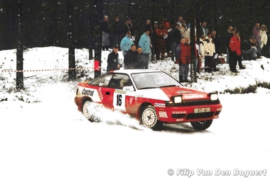 Leif Asterhag - Christina (Tina) Thörner
41º International Suecia Rally 1992. Toyota Celica GT-4 -ST165- (GT4). Clasificado 5º.

Del 12 al 17 de Febrero, Karlstad, Suecia.
Superficie: nieve - hielo.

El Rally tenia un total de 1673.00 Km de los que 571.19 Km divididos en 31 tramos eran especiales.

Se inscribieron 94 equipos, tomaron la salida 94, finalizaron 46.

© Filip Van Den Bogaert
@
Palabras clave: Toyota;Celica;Suecia;1992;nieve