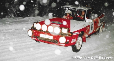 Leif Asterhag - Christina (Tina) Thörner
41º International Suecia Rally 1992. Toyota Celica GT-4 -ST165- (GT4). Clasificado 5º.

Del 12 al 17 de Febrero, Karlstad, Suecia.
Superficie: nieve - hielo.

El Rally tenia un total de 1673.00 Km de los que 571.19 Km divididos en 31 tramos eran especiales.

Se inscribieron 94 equipos, tomaron la salida 94, finalizaron 46.

© Filip Van Den Bogaert
@
Palabras clave: Toyota;Celica;Suecia;1992;nieve