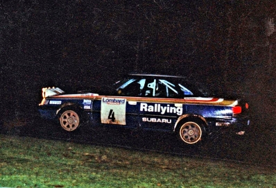 Colin McRae - Derek Ringer
48º Lombard RAC Rally 1992. Subaru Legacy RS (K282TFD). Clasificado 6º 

Del 22 al 25 de Noviembre, Chester, Cheshire, Inglaterra.
Superficie: tierra.

El Rally tenia un total de 2596.53 km de los que 565.41 km divididos en 34 tramos eran especiales (una de ellas fue cancelada SS24 Kershope de 33.03 Km).

Se inscribieron 162 equipos, tomaron la salida 157, finalizaron 101.@
Palabras clave: ;Subaru;Legacy;Gran_Bretaña;RAC_Rally;1992