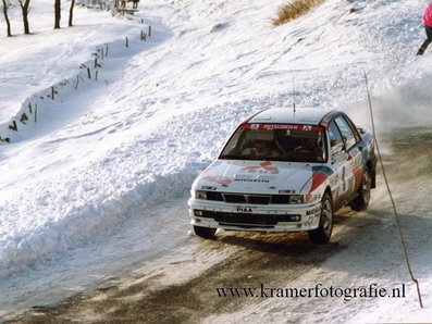 Timo Salonen - Voitto Silander
60º Rallye Automobile de Monte-Carlo 1992. Mitsubishi Galant VR-4 (J16 RAE). Clasificado 6º.

Del 23 al 29 de Enero, Monte-Carlo.
Superficie: asfalto - nieve.

El Rally tenia un total de 3317.61 km de los que 628.29 km divididos en 26 tramos eran especiales (1 de ellas fue cancelada SS23 Col de Turini 3 de 22,21 Km).

Tomaron la salida 141 equipos, finalizaron 76.@
Palabras clave: Timo_Salonen;Mitsubishi;Galant;Montecarlo;1992