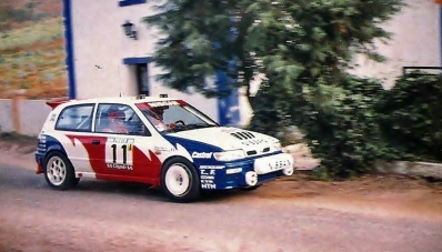 François Chatriot - Michel Perin
26º Rallye de Portugal - Vinho do Porto 1992. Nissan Sunny GTI-R (J1 NME). Clasificado 6º.
Nissan Motorsports Europe

Del 3 al 7 de Marzo, Portugal.
Superficie: tierra.

El Rally tenia un total de 2211.17 km de los que 577.38 km divididos en 40 tramos, eran especiales.

Se inscribieron 114 equipos, tomaron la salida 100, finalizaron 31.@
Palabras clave: Nissan;Sunny;Portugal;1992