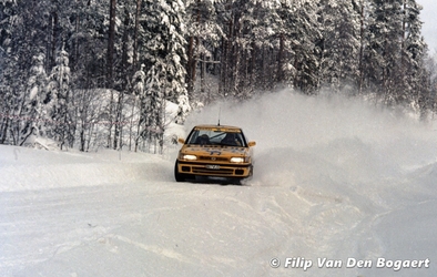 Per Eklund - Johnny Johansson
41º International Suecia Rally 1992. Subaru Legacy RS (G87 VUD). Clasificado 6º.

Del 12 al 17 de Febrero, Karlstad, Suecia.
Superficie: nieve - hielo.

El Rally tenia un total de 1673.00 Km de los que 571.19 Km divididos en 31 tramos eran especiales.

Se inscribieron 94 equipos, tomaron la salida 94, finalizaron 46.

© Filip Van Den Bogaert
@
Palabras clave: ;Subaru;Legacy;Suecia;1992;Nieve