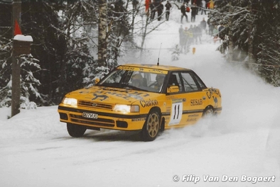 Per Eklund - Johnny Johansson
41º International Suecia Rally 1992. Subaru Legacy RS (G87 VUD). Clasificado 6º.

Del 12 al 17 de Febrero, Karlstad, Suecia.
Superficie: nieve - hielo.

El Rally tenia un total de 1673.00 Km de los que 571.19 Km divididos en 31 tramos eran especiales.

Se inscribieron 94 equipos, tomaron la salida 94, finalizaron 46.

© Filip Van Den Bogaert
@
Palabras clave: ;Subaru;Legacy;Suecia;1992;Nieve