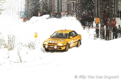 Per Eklund - Johnny Johansson
41º International Suecia Rally 1992. Subaru Legacy RS (G87 VUD). Clasificado 6º.

Del 12 al 17 de Febrero, Karlstad, Suecia.
Superficie: nieve - hielo.

El Rally tenia un total de 1673.00 Km de los que 571.19 Km divididos en 31 tramos eran especiales.

Se inscribieron 94 equipos, tomaron la salida 94, finalizaron 46.

© Filip Van Den Bogaert
@
Palabras clave: ;Subaru;Legacy;Suecia;1992;Nieve