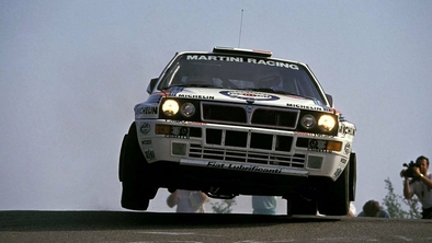 Andrea Aghini - Sauro Farnocchia
36º Tour de Corse - Rallye de France 1992. Lancia Delta HF Integrale (TO 45702S). Clasificado 6º.

Del 2 al 7 de Mayo, Ajaccio, Corcega, Francia.
Superficie: asfalto.

El Rally tenia un total de 1,164.22 Km de los que 618.37 Km divididos en 27 tramos eran especiales, (las 4 últimas fueron canceladas, SS24 Liamone - Ambiegna de 43.93 Km, SS25 Suarella - Col de Marcuccio de 25.21 Km, SS26 Bicchisano - Pila Canale de 14.47 Km, SS27 de 25.12 Km, debido a un accidente en el estadio de fútbol de Bastia en el que fallecieron 18 aficionados, D.E.P. / R.I.P.).

Se inscribieron 107 equipos, tomaron la salida 107, finalizaron 47.@
Palabras clave: ;Lancia;Delta;Integrale;Corcega;1992;Corse