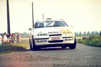 Bruno Thiry - Stéphane Prévot
28º 24 Heures d'Ypres 1992. Opel Calibra 16V. Clasificado 6º.

Del 25 al 28 deJunio, Ypres, Bélgica.
Superficie: asfalto con 396.92 km cronometrados divididos en 38 tramos.

Tomaron la salida 188 equipos, finalizaron 88.@
Palabras clave: Bruno_Thiry;Opel;Calibra;Ypres;Belgica;1992