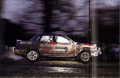 Kenneth Eriksson - Staffan Parmander
48º Lombard RAC Rally 1992. Mitsubishi Galant VR-4. Clasificado 7º.

Del 22 al 25 de Noviembre, Chester, Cheshire, Inglaterra.
Superficie: tierra.

El Rally tenia un total de 2596.53 km de los que 565.41 km divididos en 34 tramos eran especiales (una de ellas fue cancelada SS24 Kershope de 33.03 Km).

Se inscribieron 162 equipos, tomaron la salida 157, finalizaron 101.@
Palabras clave: ;Mitsubishi;Galant;VR-4;Gran_Bretaña;1992