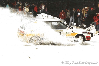 Björn (Nalle) Johansson - Anders Olsson
41º International Suecia Rally 1992. Mazda 323 GT-X (323 4WD). Clasificado 7º.

Del 12 al 17 de Febrero, Karlstad, Suecia.
Superficie: nieve - hielo.

El Rally tenia un total de 1673.00 Km de los que 571.19 Km divididos en 31 tramos eran especiales.

Se inscribieron 94 equipos, tomaron la salida 94, finalizaron 46.

© Filip Van Den Bogaert
Foto 3 de 4
@
Palabras clave: Mazda;Suecia;1992;nieve