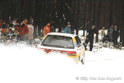 Björn (Nalle) Johansson - Anders Olsson
41º International Suecia Rally 1992. Mazda 323 GT-X (323 4WD). Clasificado 7º.

Del 12 al 17 de Febrero, Karlstad, Suecia.
Superficie: nieve - hielo.

El Rally tenia un total de 1673.00 Km de los que 571.19 Km divididos en 31 tramos eran especiales.

Se inscribieron 94 equipos, tomaron la salida 94, finalizaron 46.

© Filip Van Den Bogaert
Foto 4 de 4
@
Palabras clave: Mazda;Suecia;1992;nieve