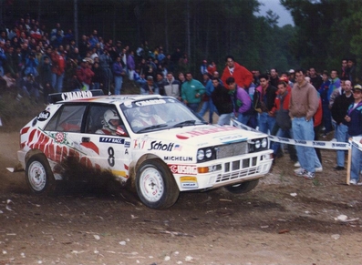 Gustavo Trelles - Jorge del Buono
28º Rallye de España - Catalunya - Costa Brava 1992. Lancia Delta HF Integrale. Clasificado 7º.
Foto: SS19 Montmajor - Casserres de 12.62 km.

Del 8 al 11 de Noviembre, Lloret de Mar, Girona, Catalunya, España.
Superficie: asfalto - tierra.

El Rally tenia un total de 1,505.08 Km de los que 519.65 Km divididos en 29 tramos eran especiales, (uno de ellos fue cancelado SS7).

Se inscribieron 79 equipos, tomaron la salida 74, finalizaron 31.

© Joan Al.
@@
Palabras clave: Lancia;Delta;Integrale;Catalunya;España;Spain;1992