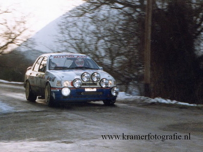 Massimo (Miki) Biasion - Tiziano Siviero
60º Rallye Automobile de Monte-Carlo 1992. Ford Sierra RS Cosworth 4x4 (A1 FMC). Clasificado 8º.

Del 23 al 29 de Enero, Monte-Carlo.
Superficie: asfalto / nieve / hielo.

El Rally tenia un total de 3339.82 km de los que 606.08 km km divididos en 26 tramos eran especiales, (1 de ellas fue cancelada SS23 Col de Turini 3 de 22,21 Km).

Tomaron la salida 141 equipos, finalizaron 76.@
Palabras clave: Miki_Biasion;Tiziano_Siviero;Ford;Sierra;Cosworth;Montecarlo;1992