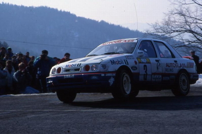 Massimo (Miki) Biasion - Tiziano Siviero
60º Rallye Automobile de Monte-Carlo 1992. Ford Sierra RS Cosworth 4x4 (A1 FMC). Clasificado 8º.

Del 23 al 29 de Enero, Monte-Carlo.
Superficie: asfalto / nieve / hielo.

El Rally tenia un total de 3339.82 km de los que 606.08 km km divididos en 26 tramos eran especiales, (1 de ellas fue cancelada SS23 Col de Turini 3 de 22,21 Km).

Tomaron la salida 141 equipos, finalizaron 76.@
Palabras clave: Miki_Biasion;Tiziano_Siviero;Ford;Sierra;Cosworth;Montecarlo;1992
