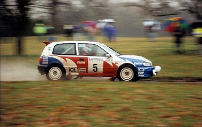 Tommi Makinen - Seppo Harjanne
48º Lombard RAC Rally 1992. Nissan Sunny GTI-R (J6 NME). Clasificado 8º.

Del 22 al 25 de Noviembre, Chester, Cheshire, Inglaterra.
Superficie: tierra.

El Rally tenia un total de 2596.53 km de los que 565.41 km divididos en 34 tramos eran especiales (una de ellas fue cancelada SS24 Kershope de 33.03 Km).

Se inscribieron 162 equipos, tomaron la salida 157, finalizaron 101.@
Palabras clave: ;Nissan;Sunny;GTI-R;Gran_Bretaña;1992