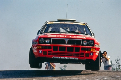 Piero Liatti - Luciano Tedeschini
36º Tour de Corse - Rallye de France 1992. Lancia Delta HF Integrale. Clasificado 8º.

Del 2 al 7 de Mayo, Ajaccio, Corcega, Francia.
Superficie: asfalto.

El Rally tenia un total de 1,164.22 Km de los que 618.37 Km divididos en 27 tramos eran especiales, (las 4 últimas fueron canceladas, SS24 Liamone - Ambiegna de 43.93 Km, SS25 Suarella - Col de Marcuccio de 25.21 Km, SS26 Bicchisano - Pila Canale de 14.47 Km, SS27 de 25.12 Km, debido a un accidente en el estadio de fútbol de Bastia en el que fallecieron 18 aficionados, D.E.P. / R.I.P.).

Se inscribieron 107 equipos, tomaron la salida 107, finalizaron 47.@
Palabras clave: Piero_Liatti;Lancia;Delta;Integrale;1992