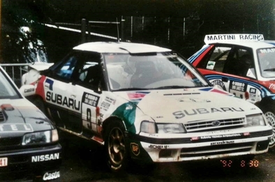 Colin McRae - Derek Ringer
42º 1000 Lakes Rally 1992. Subaru Legacy RS (JI 75 SFC). Clasificado 8º.
Subaru Rally Team Europe

Del 27 al 30 de Agosto, Laajavuori, Jyväskylä, Finlandia.
Superficie: tierra.

El Rally tenia un total de 1562.10 km de los que 524.82 km divididos en 37 tramos eran especiales.

Se inscribieron 132 equipos, tomaron la salida 127, finalizaron 61.@
Palabras clave: Subaru;Legacy;Finlandia;1992