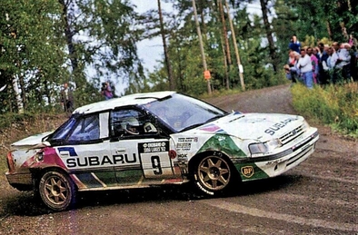 Colin McRae - Derek Ringer
42º 1000 Lakes Rally 1992. Subaru Legacy RS (JI 75 SFC). Clasificado 8º.
Subaru Rally Team Europe

Del 27 al 30 de Agosto, Laajavuori, Jyväskylä, Finlandia.
Superficie: tierra.

El Rally tenia un total de 1562.10 km de los que 524.82 km divididos en 37 tramos eran especiales.

Se inscribieron 132 equipos, tomaron la salida 127, finalizaron 61.@
Palabras clave: Subaru;Legacy;Finlandia;1992
