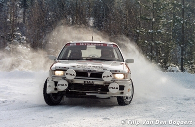Lasse Lampi - Pentti Kuukkala
41º International Suecia Rally 1992. Mitsubishi Galant VR-4 (F224 MPU). Clasificado 8º.

Del 12 al 17 de Febrero, Karlstad, Suecia.
Superficie: nieve - hielo.

El Rally tenia un total de 1673.00 Km de los que 571.19 Km divididos en 31 tramos eran especiales.

Se inscribieron 94 equipos, tomaron la salida 94, finalizaron 46.

© Filip Van Den Bogaert
@
Palabras clave: Mitsubishi;Galant;VR-4;Suecia;1992;Nieve