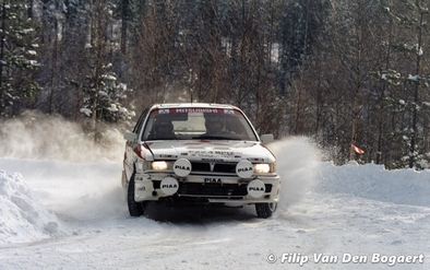 Lasse Lampi - Pentti Kuukkala
41º International Suecia Rally 1992. Mitsubishi Galant VR-4 (F224 MPU). Clasificado 8º.

Del 12 al 17 de Febrero, Karlstad, Suecia.
Superficie: nieve - hielo.

El Rally tenia un total de 1673.00 Km de los que 571.19 Km divididos en 31 tramos eran especiales.

Se inscribieron 94 equipos, tomaron la salida 94, finalizaron 46.

© Filip Van Den Bogaert
@
Palabras clave: Mitsubishi;Galant;VR-4;Suecia;1992;Nieve
