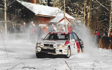 Lasse Lampi - Pentti Kuukkala
41º International Suecia Rally 1992. Mitsubishi Galant VR-4 (F224 MPU). Clasificado 8º.

Del 12 al 17 de Febrero, Karlstad, Suecia.
Superficie: nieve - hielo.

El Rally tenia un total de 1673.00 Km de los que 571.19 Km divididos en 31 tramos eran especiales.

Se inscribieron 94 equipos, tomaron la salida 94, finalizaron 46.

© Filip Van Den Bogaert

Palabras clave: Mitsubishi;Galant;VR-4;Suecia;1992;Nieve