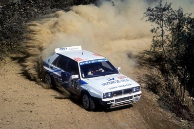 Carlos Menem Jr. - Victor H. Zucchini
26º Rallye de Portugal - Vinho do Porto 1992. Lancia Delta HF Integrale. Clasificado 9º.
El Rally tenia un total de 2211.17 km de los que 577.38 km divididos en 40 tramos, eran especiales.
Se inscribieron 114 equipos, tomaron la salida 100, finalizaron 31.@
Palabras clave: ;Lancia;Delta;Integrale;Portugal;1992