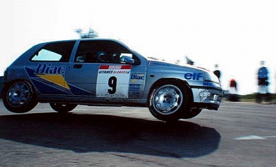 Alain Oreille - Jean-Marc Andrie
36º Tour de Corse - Rallye de France 1992. Renault Clio 16V (912 ANG 91). Clasificado 10º.

Del 2 al 7 de Mayo, Ajaccio, Corcega, Francia.
Superficie: asfalto.

El Rally tenia un total de 1,164.22 Km de los que 618.37 Km divididos en 27 tramos eran especiales, (las 4 últimas fueron canceladas, SS24 Liamone - Ambiegna de 43.93 Km, SS25 Suarella - Col de Marcuccio de 25.21 Km, SS26 Bicchisano - Pila Canale de 14.47 Km, SS27 de 25.12 Km, debido a un accidente en el estadio de fútbol de Bastia en el que fallecieron 18 aficionados, D.E.P. / R.I.P.).

Se inscribieron 107 equipos, tomaron la salida 107, finalizaron 47.@
Palabras clave: ;Renault;Clio;Corse;Corcega;1992;