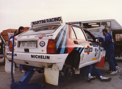 Asistencia del Equipo Martini Racing en el 28º Rallye de España - Catalunya - Costa Brava 1992
En el Lancia Delta HF Integrale (TO 13721T) de Didier Auriol - Bernard Occelli, clasificado 10º.

Del 8 al 11 de Noviembre, Lloret de Mar, Girona, Catalunya, España.
Superficie: asfalto - tierra.

El Rally tenia un total de 1,505.08 Km de los que 519.65 Km divididos en 29 tramos eran especiales, (uno de ellos fue cancelado SS7).

Se inscribieron 79 equipos, tomaron la salida 74, finalizaron 31.

© Joan Al.
@@
Palabras clave: Didier_Auriol;Lancia;Delta;Integrale;Catalunya;Asistencias;España;Spain;1992