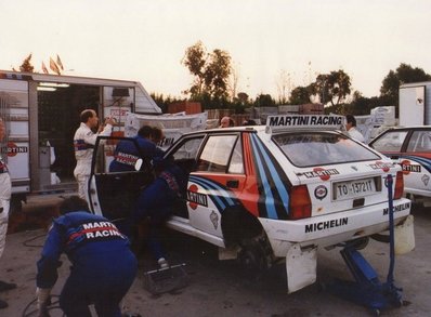 Asistencia del Equipo Martini Racing en el 28º Rallye de España - Catalunya - Costa Brava 1992
En el Lancia Delta HF Integrale (TO 13721T) de Didier Auriol - Bernard Occelli, clasificado 10º.

Del 8 al 11 de Noviembre, Lloret de Mar, Girona, Catalunya, España.
Superficie: asfalto - tierra.

El Rally tenia un total de 1,505.08 Km de los que 519.65 Km divididos en 29 tramos eran especiales, (uno de ellos fue cancelado SS7).

Se inscribieron 79 equipos, tomaron la salida 74, finalizaron 31.

© Joan Al.
@@
Palabras clave: Lancia;Delta;Integrale;Catalunya;Asistencias;España;Spain;1992