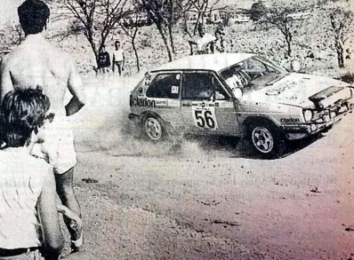 Giancarlo Ciaraldi - Peter Stone
40º Martini Safari Rally Kenya 1992. Volkswagen Golf Gti (KAA 111L). Clasificado 15º.

Del 27 de Marzo al 1 de Abril, Nairobi, Kenya, África.
Superficie: tierra.

El Rally tenia un total de 4387.84 km con 105 controles horarios.

Tomaron la salida 47 equipos, finalizaron 21.@
Palabras clave: Volkswagen;Golf;GTI;Safari;1992
