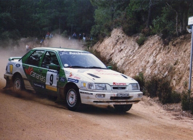 Fernando Capdevila - Alfredo Rodrà­guez
28º Rallye de España - Catalunya - Costa Brava 1992. Ford Sierra RS Cosworth 4x4. Clasificado 17º.
Tramo: Lloret Verd de 8.80 km.

Del 8 al 11 de Noviembre, Lloret de Mar, Girona, Catalunya, España.
Superficie: asfalto - tierra.

El Rally tenia un total de 1,505.08 Km de los que 519.65 Km divididos en 29 tramos eran especiales, (uno de ellos fue cancelado SS7).

Se inscribieron 79 equipos, tomaron la salida 74, finalizaron 31.

© Joan Al.
@@
Palabras clave: Ford;Sierra;Cosworth;Catalunya;España;Spain;1992