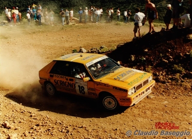 Massimo Ercolani - Mario Vimercati
39º Acrópolis Rally 1992. Lancia Delta Integrale 16V (32959). Clasificado 19º.

Del 31 de Mayo al 3 de Junio, Atenas, Grecia.
Superficie: tierra.

El Rally tenia un total de 1886.51 km de los que 564.06 km divididos en 40 tramos eran especiales.

Tomaron la salida 74 equipos, finalizaron 39.

© Claudio Baseggio.@
Palabras clave: Acropolis;Grecia;Lancia;Delta;Integrale;1992