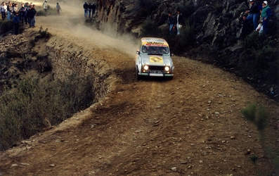 Antonio Pinto dos Santos - Antonio Lopes
26º Rallye de Portugal - Vinho do Porto 1992. Renault 4 GTL. Clasificado 31º.

Del 3 al 7 de Marzo, Portugal.
Superficie: tierra.

El Rally tenia un total de 2211.17 km de los que 577.38 km divididos en 40 tramos, eran especiales.

Se inscribieron 114 equipos, tomaron la salida 100, finalizaron 31.@
Palabras clave: Renault;GTL;Portugal;1992
