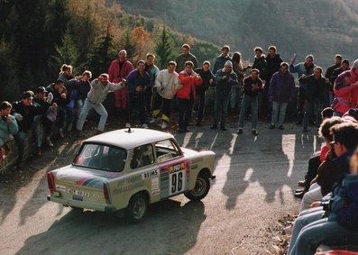 Elizabeth de Fresquet - Virginie de Fresquet
60º Rallye Automobile de Monte-Carlo 1992. Trabant P601 (ADM 68-23). Clasificada 76ª.

Del 23 al 29 de Enero, Monte-Carlo.
Superficie: asfalto / nieve / hielo.

El Rally tenia un total de 3339.82 km de los que 606.08 km km divididos en 26 tramos eran especiales, (1 de ellas fue cancelada SS23 Col de Turini 3 de 22,21 Km).

Tomaron la salida 141 equipos, finalizaron 76.@
Palabras clave: Elizabeth_de_Fresquet;Virginie_de_Fresquet;Montecarlo;Trabant;1992;Mujeres:Womens