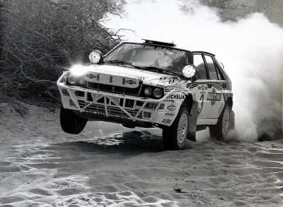 Björn Waldegård - Fred Gallagher
40º Martini Safari Rally Kenya 1992. Lancia Delta HF Integrale (TO 53229S). Abandonó por fuego en CH 27.

Del 27 de Marzo al 1 de Abril, Nairobi, Kenya, África.
Superficie: tierra.

El Rally tenia un total de 4387.84 km con 105 controles horarios.

Tomaron la salida 47 equipos, finalizaron 21.@
Palabras clave: ;Lancia;Delta;Integrale;Safari;1992