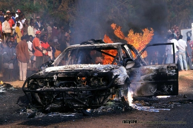 Björn Waldegård - Fred Gallagher
40º Martini Safari Rally Kenya 1992. Lancia Delta HF Integrale (TO 53229S). Abandonó por fuego en CH 27.

Del 27 de Marzo al 1 de Abril, Nairobi, Kenya, África.
Superficie: tierra.

El Rally tenia un total de 4387.84 km con 105 controles horarios.

Tomaron la salida 47 equipos, finalizaron 21.@
Palabras clave: ;Lancia;Delta;Integrale;Safari;1992;crash;Kenya