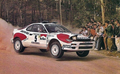 Armin Schwarz - Arne Hertz
26º Rallye de Portugal - Vinho do Porto 1992. Toyota Celica Turbo 4WD -ST185- (K-AM 2234). Abandonó por accidente en SS37 Amoreira de 15.90 Km.

Del 3 al 7 de Marzo, Portugal.
Superficie: tierra.

El Rally tenia un total de 2211.17 km de los que 577.38 km divididos en 40 tramos, eran especiales.

Se inscribieron 114 equipos, tomaron la salida 100, finalizaron 31.@
Palabras clave: ;Toyota;Celica;ST185;Portugal;1992;