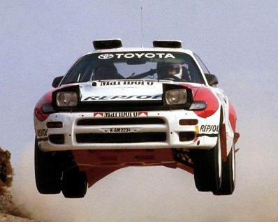 Armin Schwarz - Arne Hertz
26º Rallye de Portugal - Vinho do Porto 1992. Toyota Celica Turbo 4WD -ST185- (K-AM 2234). Abandonó por accidente en SS37 Amoreira de 15.90 Km.

Del 3 al 7 de Marzo, Portugal.
Superficie: tierra.

El Rally tenia un total de 2211.17 km de los que 577.38 km divididos en 40 tramos, eran especiales.

Se inscribieron 114 equipos, tomaron la salida 100, finalizaron 31.@
Palabras clave: ;Toyota;Celica;ST185;Portugal;1992;