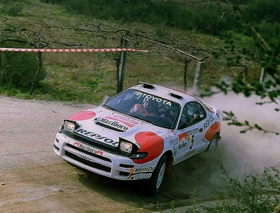 Armin Schwarz - Arne Hertz
26º Rallye de Portugal - Vinho do Porto 1992. Toyota Celica Turbo 4WD -ST185- (K-AM 2234). Abandonó por accidente en SS37 Amoreira de 15.90 Km.

Del 3 al 7 de Marzo, Portugal.
Superficie: tierra.

El Rally tenia un total de 2211.17 km de los que 577.38 km divididos en 40 tramos, eran especiales.

Se inscribieron 114 equipos, tomaron la salida 100, finalizaron 31.@
Palabras clave: ;Toyota;Celica;ST185;Portugal;1992