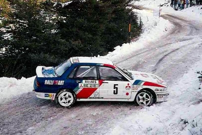 Kenneth Eriksson - Staffan Parmander
60º Rallye Automobile de Monte-Carlo 1992. Mitsubishi Galant VR-4 (J15 RAE).
Abandonó en SS4 Col de Perty de 27.37 km, a causa de una salida de pista en la que rompió la dirección del coche.

La foto es pocos instantes después de dicha salida de pista.

Del 23 al 29 de Enero, Monte-Carlo.
Superficie: asfalto - nieve.

El Rally tenia un total de 3317.61 km de los que 628.29 km divididos en 26 tramos eran especiales (1 de ellas fue cancelada SS23 Col de Turini 3 de 22,21 Km).

Tomaron la salida 141 equipos, finalizaron 76.@
Palabras clave: ;Staffan_Parmander;Mitsubishi;Galant;VR-4;Montecarlo;1992;nieve;crash