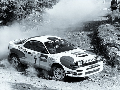 Markku Alén - Ilkka Kivimäki
39º Acropolis Rally 1992. Toyota Celica Turbo 4WD -ST185- (K-AM 9223). Abandonó por accidente en SS26 Gardiki 1 de 22.87 Km.

Del 31 de Mayo al 3 de Junio, Atenas, Grecia.
Superficie: tierra.

El Rally tenia un total de 1886.51 km de los que 564.06 km divididos en 40 tramos eran especiales.

Tomaron la salida 74 equipos, finalizaron 39.@
Palabras clave: Markku_Alen;Toyota;Celica;Turbo;Acropolis;1992;Grecia