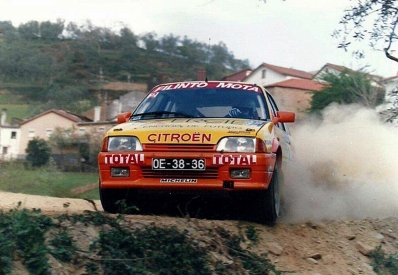 Adruzilo Lopes - Antonio Abreu
26º Rallye de Portugal - Vinho do Porto 1992. Citröen AX Sport (OE-38-36). Abandonó en SS22 Montim 2 de 5.00 km desconocemos el motivo.

Del 3 al 7 de Marzo, Portugal.
Superficie: tierra.

El Rally tenia un total de 2211.17 km de los que 577.38 km divididos en 40 tramos, eran especiales.

Se inscribieron 114 equipos, tomaron la salida 100, finalizaron 31.@
Palabras clave: Citroen;AX;Sport;Portugal;1992