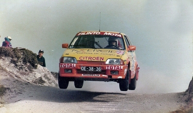 Adruzilo Lopes - Antonio Abreu
26º Rallye de Portugal - Vinho do Porto 1992. Citröen AX Sport (OE-38-36). Abandonó en SS22 Montim 2 de 5.00 km desconocemos el motivo.

Del 3 al 7 de Marzo, Portugal.
Superficie: tierra.

El Rally tenia un total de 2211.17 km de los que 577.38 km divididos en 40 tramos, eran especiales.

Se inscribieron 114 equipos, tomaron la salida 100, finalizaron 31.@
Palabras clave: Citroen;AX;Sport;Portugal;1992;