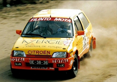 Adruzilo Lopes - Antonio Abreu
26º Rallye de Portugal - Vinho do Porto 1992. Citröen AX Sport (OE-38-36). Abandonó en SS22 Montim 2 de 5.00 km desconocemos el motivo.

Del 3 al 7 de Marzo, Portugal.
Superficie: tierra.

El Rally tenia un total de 2211.17 km de los que 577.38 km divididos en 40 tramos, eran especiales.

Se inscribieron 114 equipos, tomaron la salida 100, finalizaron 31.@
Palabras clave: Citroen;AX;Sport;Portugal;1992