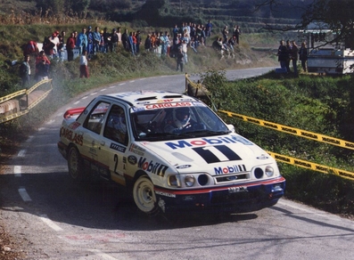 François Delecour - Daniel Grataloup
28º Rallye de España - Catalunya - Costa Brava 1992. Ford Sierra RS Cosworth 4x4 (A1 FMC). Abandonó por accidente en SS11 Coll de Bracons 2 de 19.89 km
Foto: Coll de Bracons.

Del 8 al 11 de Noviembre, Lloret de Mar, Girona, Catalunya, España.
Superficie: asfalto - tierra.

El Rally tenia un total de 1,505.08 Km de los que 519.65 Km divididos en 29 tramos, eran especiales, (uno de ellos fue cancelado SS7).
Se inscribieron 79 equipos, tomaron la salida 74, finalizaron 31.

© Joan Al
@
Palabras clave: Ford;Sierra;Cosworth;Catalunya;1992