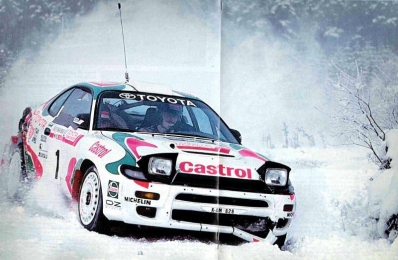 Juha Kankkunen - Nicky Grist
49º Network Q RAC Rally 1993. Toyota Celica Turbo 4WD -ST185- (K-AM 828). Clasificado 1º.

Del 21 al 24 de Noviembre, Birmingham, Inglaterra.
Superficie: tierra - nieve.

El Rally tenia un total de 2628.12 km de los que 547.94 km divididos en 35 tramos eran especiales.

Se inscribieron 171 equipos, tomaron la salida 165, finalizaron 94.@
Palabras clave: ;Toyota;Celica;ST185;Gran_Bretaña;1993;RAC_Rally;Nieve