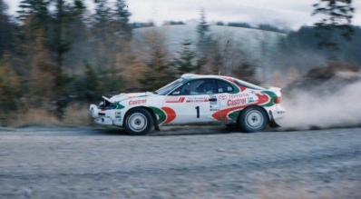 Juha Kankkunen - Nicky Grist
49º Network Q RAC Rally 1993. Toyota Celica Turbo 4WD -ST185- (K-AM 828). Clasificado 1º.

Del 21 al 24 de Noviembre, Birmingham, Inglaterra.
Superficie: tierra - nieve.

El Rally tenia un total de 2628.12 km de los que 547.94 km divididos en 35 tramos eran especiales.

Se inscribieron 171 equipos, tomaron la salida 165, finalizaron 94.@
Palabras clave: ;Toyota;Celica;ST185;Gran_Bretaña;1993;RAC_Rally