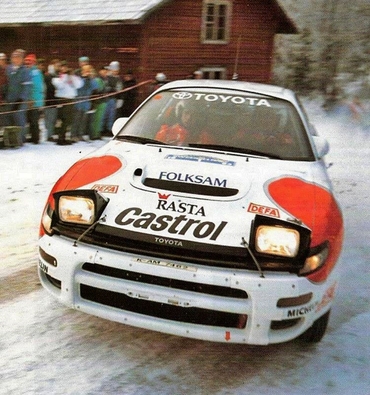 Mats Jonsson - Lars Backman
42º International Swedish Rally 1993. Toyota Celica Turbo 4WD -ST185- (K-AM 7462). Clasificado 1º.

Del 11 al 14 de Febrero, Karlstad.
Superficie: nieve - hielo.

El Rally teni­a un total de 1431.32 km de los que 519.63 km divididos en 28 tramos eran especiales.

Se inscribieron 106 equipos, tomaron la salida 109, finalizaron 52.@
Palabras clave: Toyota;Celica;4WD;ST185;Suecia;1993;Nieve