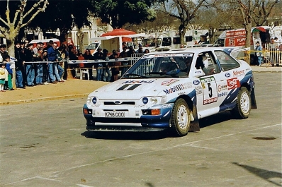 François Delecour - Daniel Grataloup
27º Rallye de Portugal - Vinho do Porto 1993. Ford Escort RS Cosworth (K748 GOO). Clasificado 1º.

Del 3 al 6 de Marzo, Portugal.
Superficie: asfalto - tierra.

El Rally tenia un total de 2164.91 km de los que 576.13 km divididos en 38 tramos eran especiales (una de ellas fue cancelada SS10 Caramulo de 14.08 Km).

Se inscribieron 90 equipos, tomaron la salida 84, finalizaron 32.@
Palabras clave: ;Ford;Escort;RS;Cosworth;Portugal;1993