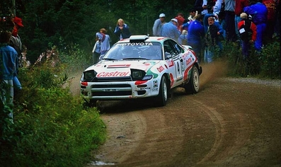 Juha Kankkunen - Denis Giraudet
43º 1000 Lakes Rally 1993. Toyota Celica Turbo 4WD -ST185- (K-AM 828). Clasificado 1º.

Del 27 al 29 de Agosto, Jyväskylä, Finlandia.
Superficie: tierra.

El Rally tenia un total de 1555.92 km de los que 507.69 km divididos en 35 tramos eran especiales.

Se inscribieron 116 equipos, tomaron la salida 113, finalizaron 61.@
Palabras clave: ;Toyota;Celica;ST185;Finlandia;1993