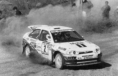 Massimo (Miki) Biaison - Tiziano Siviero
27º Rallye de Portugal - Vinho do Porto 1993. Ford Escort RS Cosworth (K746 GOO). Clasificado 2º.

Del 3 al 6 de Marzo, Portugal.
Superficie: asfalto - tierra.

El Rally tenia un total de 2164.91 km de los que 576.13 km divididos en 38 tramos eran especiales (una de ellas fue cancelada SS10 Caramulo de 14.08 Km).

Se inscribieron 90 equipos, tomaron la salida 84, finalizaron 32.@
Palabras clave: ;Tiziano_Siviero;Portugal;Ford;Escort;Cosworth;1993